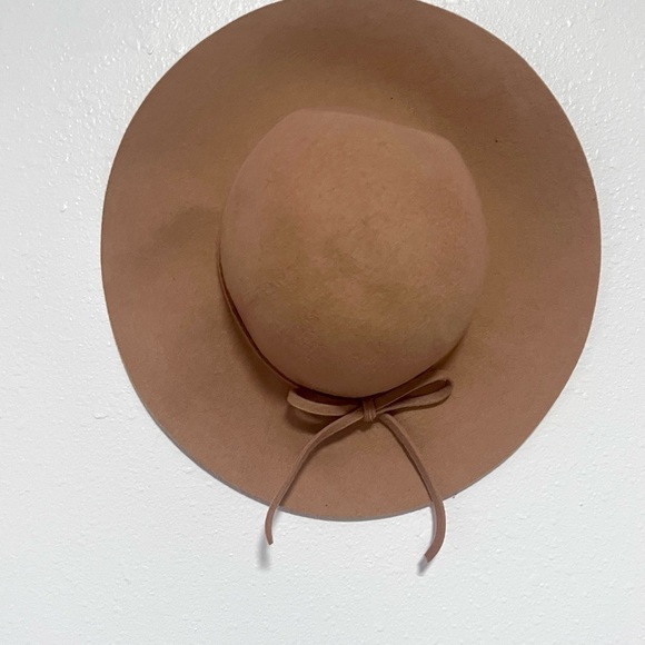 D&Y Tan Wide-Brim Felt Hat with Ribbon - Picture 6 of 7